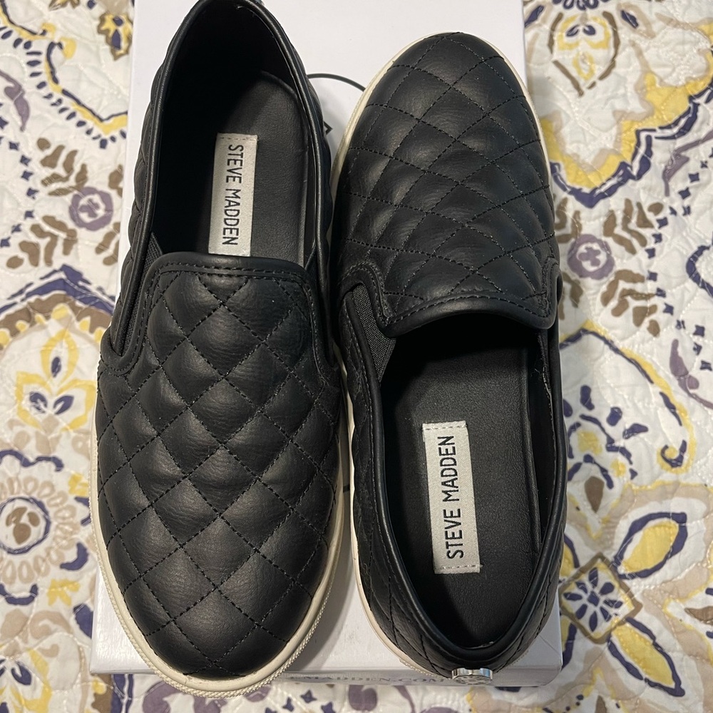 Steve Madden Ecentrco Black Sneaker Size 6 - Like New